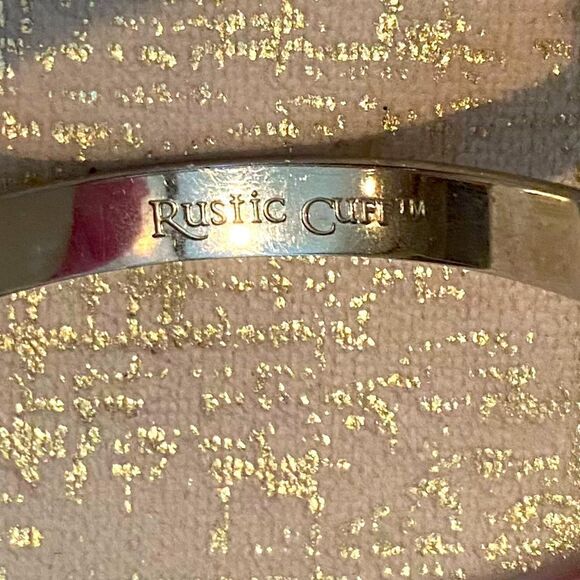 💍RUSTIC CUFF WHITE W/SILVER TRIM BRACELET. Inscribed “Grace” on inside. EUC! - Picture 2 of 7